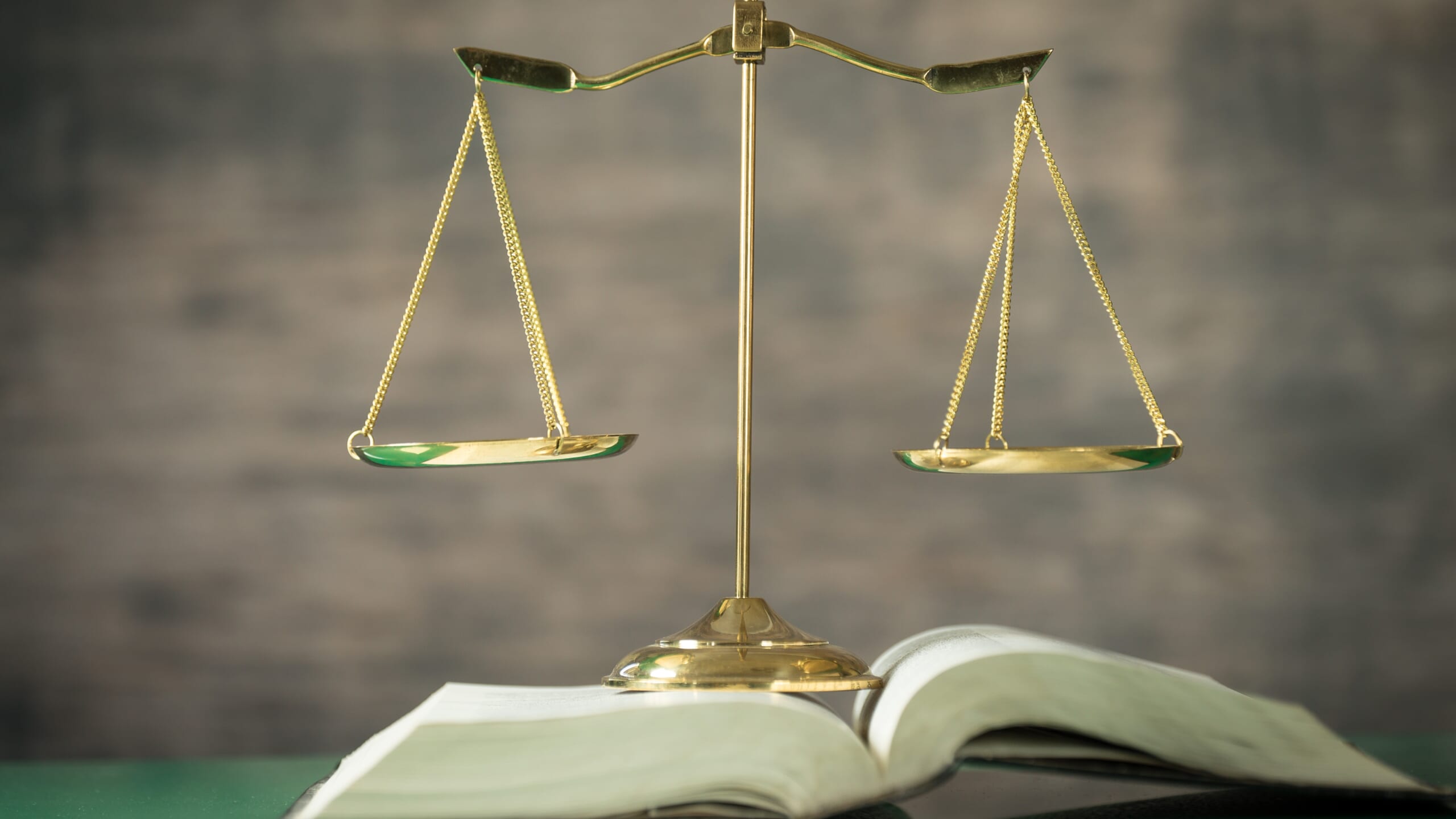 行政書士試験の「法令等科目」と「一般知識等科目」とは？配点や試験内容、科目対策を徹底解説！