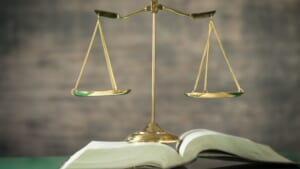 行政書士試験の「法令等科目」と「一般知識等科目」とは？配点や試験内容、科目対策を徹底解説！